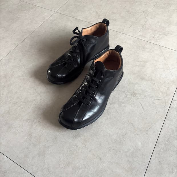 엠포리오 아르마니 레더 슬림 스니커즈