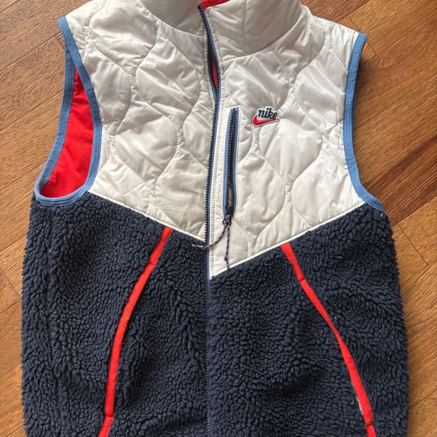 Vinatage Nike ACG Sherpa Fleece Vest 