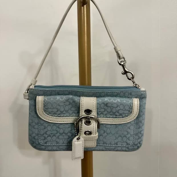 코치 하늘색 지갑 클러치 