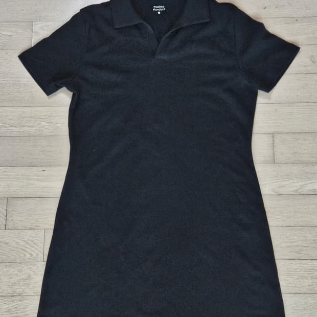 무신사 스탠다드 우먼즈 슬릿 넥 폴로 원피스 [블랙/L]