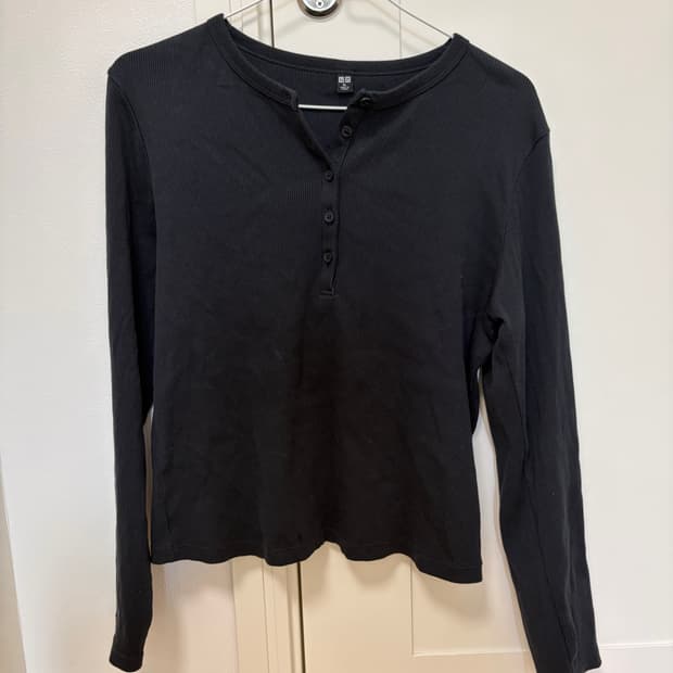 유니클로 헨리넥 티셔츠 (여자)