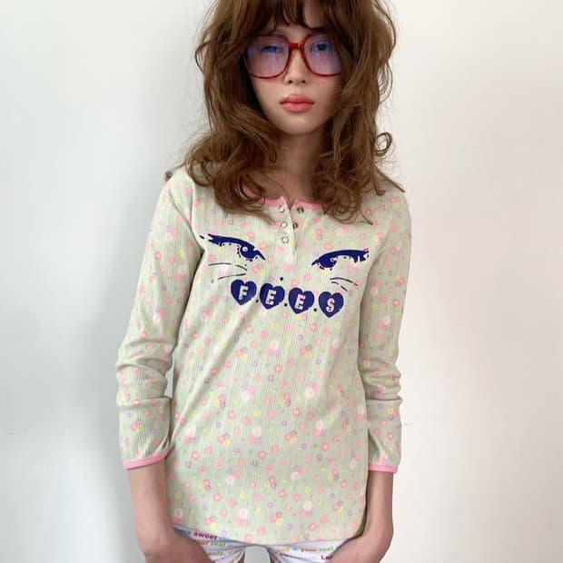 kitty button flower top (pistachio)