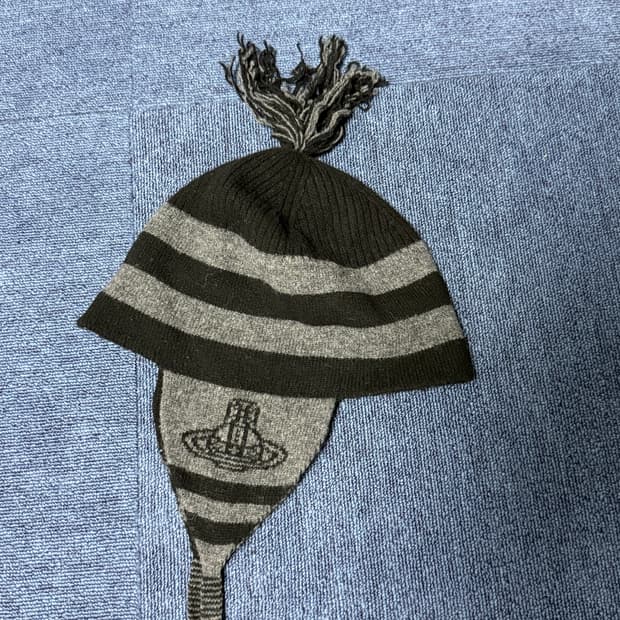 비비안 웨스트우드 이어플랩 비니