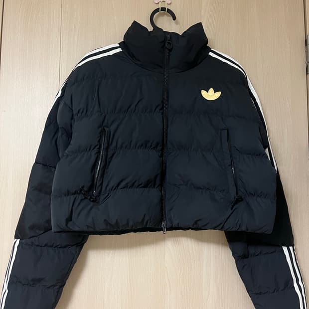아디다스 크롭 숏패딩