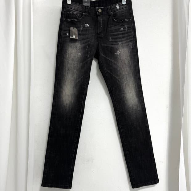 Distressed Straight Skinny Pants