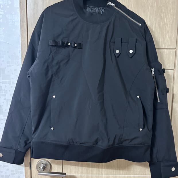 어웬드 블랙 봄버 자켓 스타일