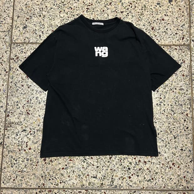 알렉산더 왕(Alexander Wang) 러버라이즈 로고 블랙 티셔츠
