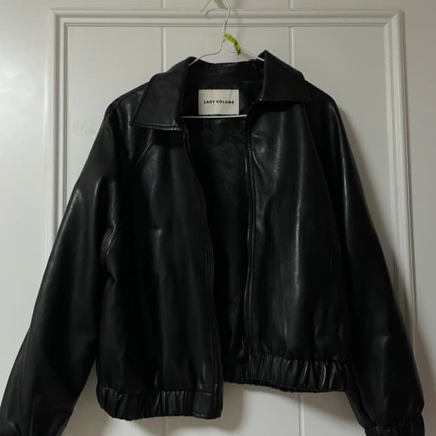 레이디볼륨 레더자켓