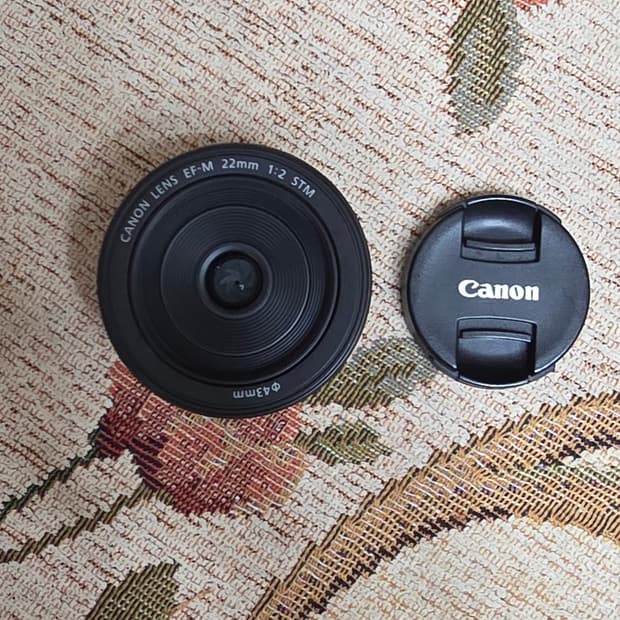 캐논 EF-M 22mm F2 STM 렌즈 팝니다.