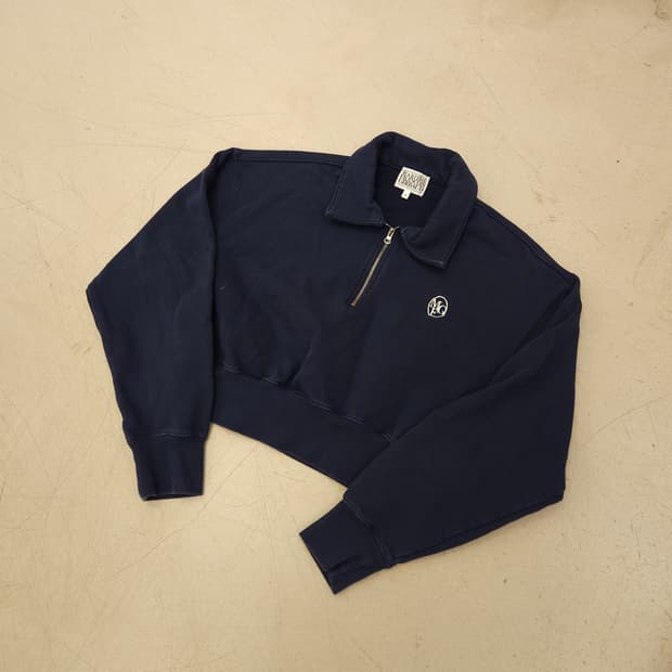 마리떼프랑소와저버 네이비 크롭 반집업 맨투맨