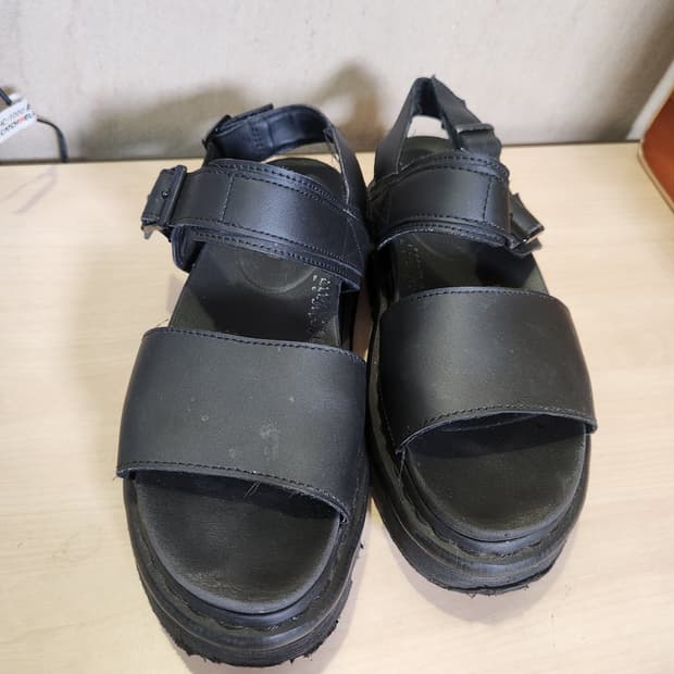 Dr. Martens VOSS 샌들 | 여름 스트릿 필수템 🖤

