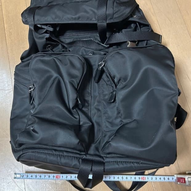 정품이며 상태 좋습니다.