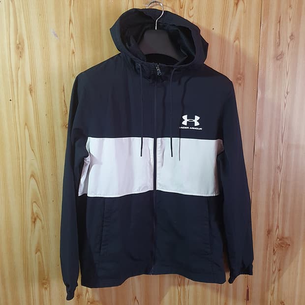 언더아머 바람막이 자켓 M