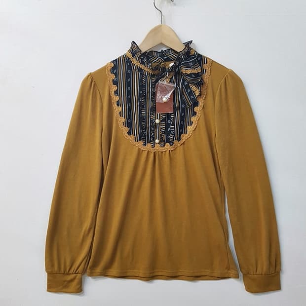 [새상품] axes femme 프릴 티셔츠 카멜