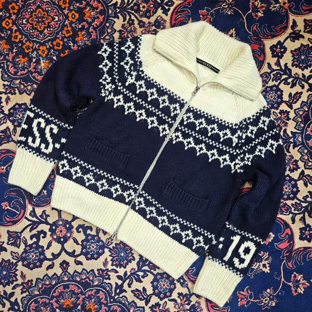 게스(GUESS) 24FW 코위찬 투웨이 집업 스웨터 자켓 Free