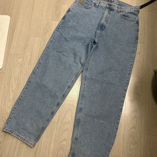 이알티알 Vogon Thumbs Up Girl Denim Pants M