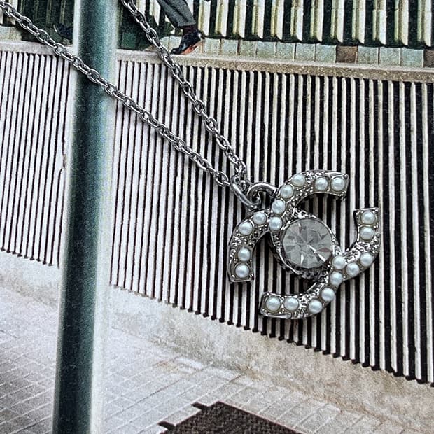 샤넬 CC로고 진주 크리스탈 실버 업사이클링 목걸이