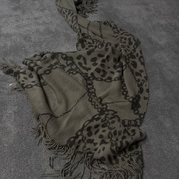 Vintage Gothic ..Chain.. scarf muffler