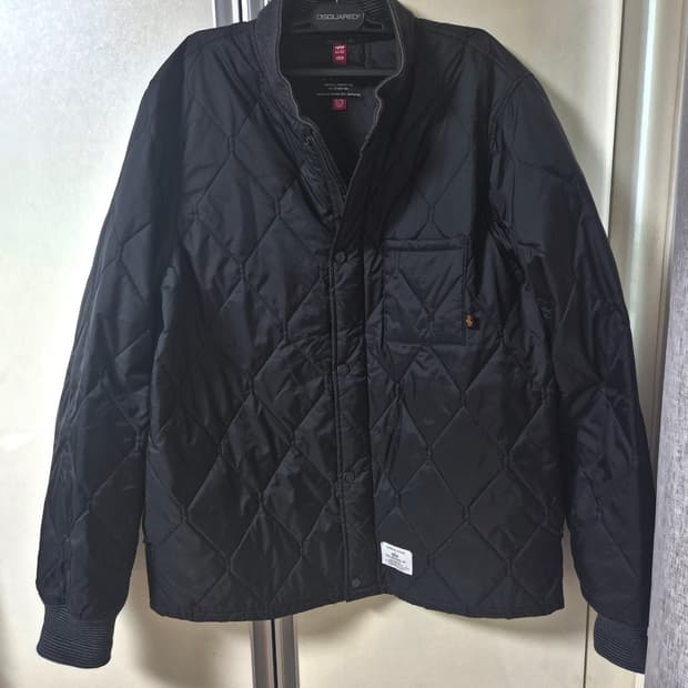알파 인더스트리(Alpha Industries) 퀼팅 유틸리티 재킷으로,