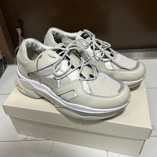 앤더슨벨 러너 화이트 42사이즈