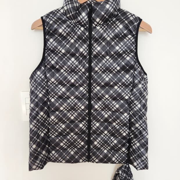 여자 유니클로 경량패딩조끼 XL