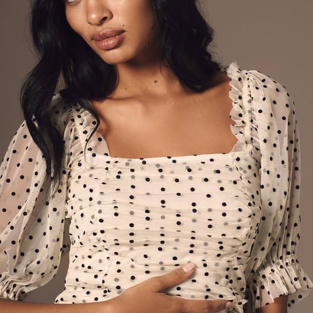 H&M 도트 스모킹 블라우스 (EUR 42)