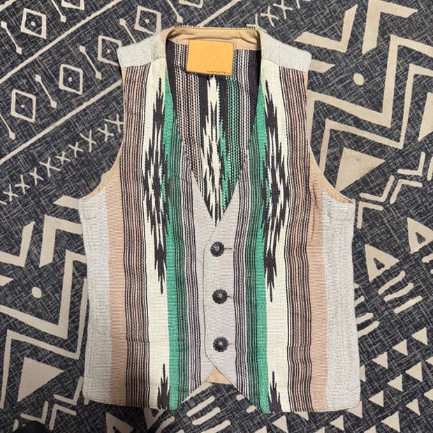 AYUITE(아유이) 나바호 패턴 조끼