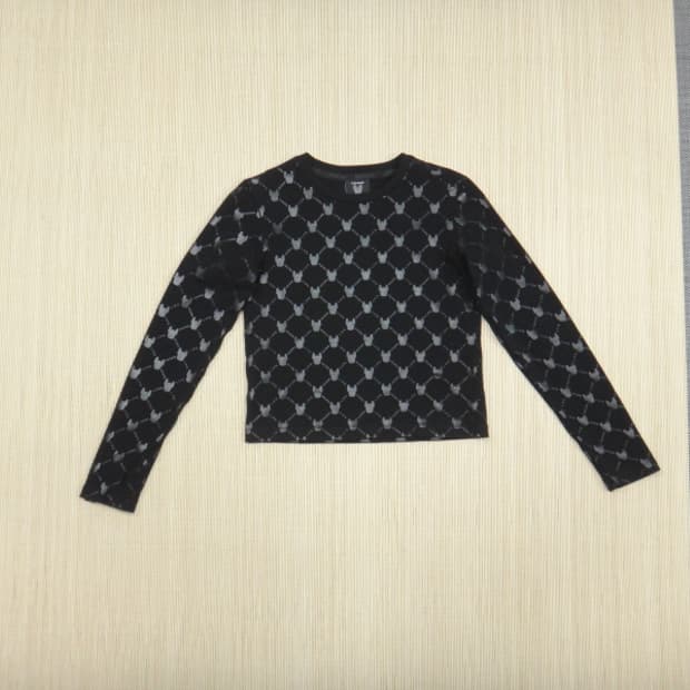 (FREE) 라이프워크 여성 글로시 모노그램 긴팔 티