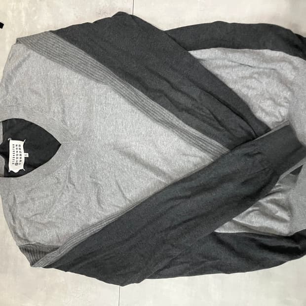 마르지엘라 브이넥 니트