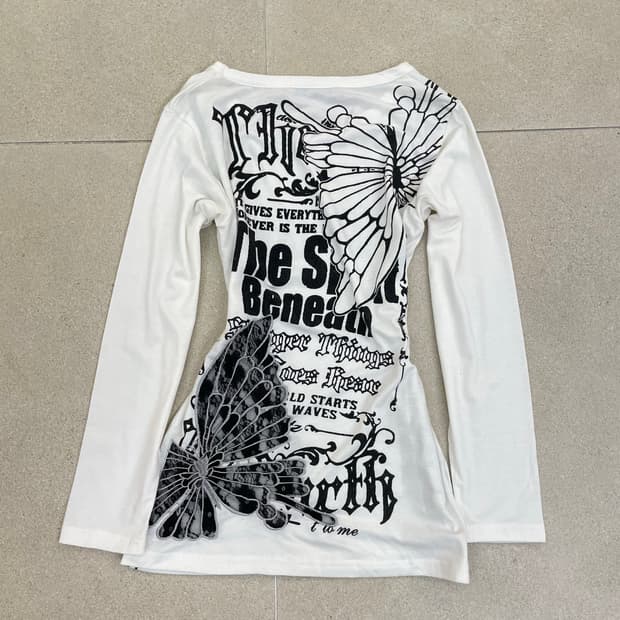 MKR 나비 레터링 롱슬리브