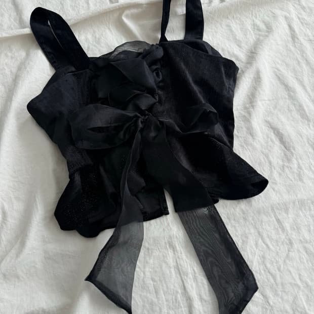 엑시즈팜 로걀 러블리 크롭 슬리브리스