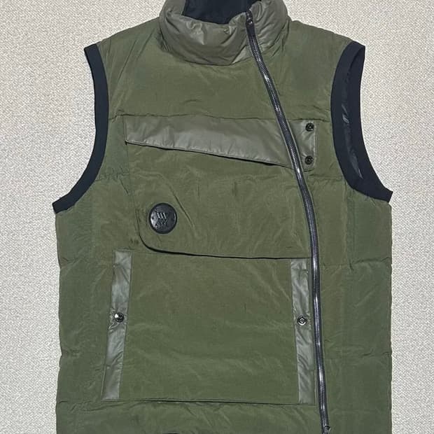 어뉴 골프 22fw 구스다운 패딩 조끼