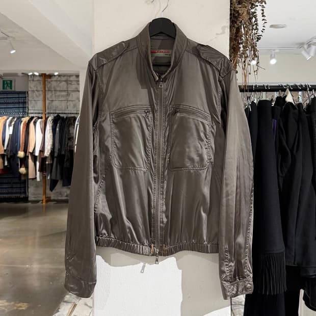 프라다 카키 나일론 하이넥 집업 자켓