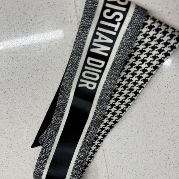 디올스카프 새상품