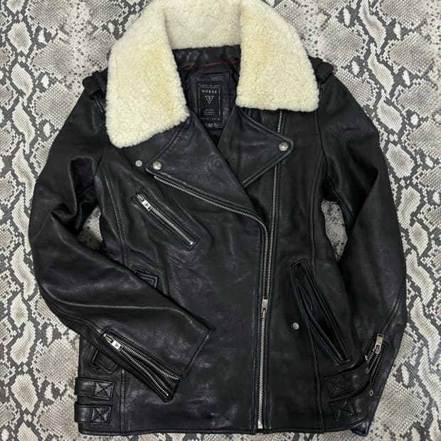[GUESS] Sheep Fur&Leather Buckle Detail 