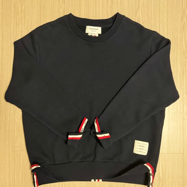 톰브라운 백삼선 스프라이트 맨투맨 그레이컬러 3사이즈 