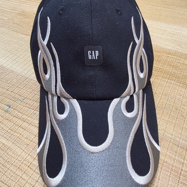 이지 갭 엔지니어드 바이 발렌시아가 플레임 캡 모자