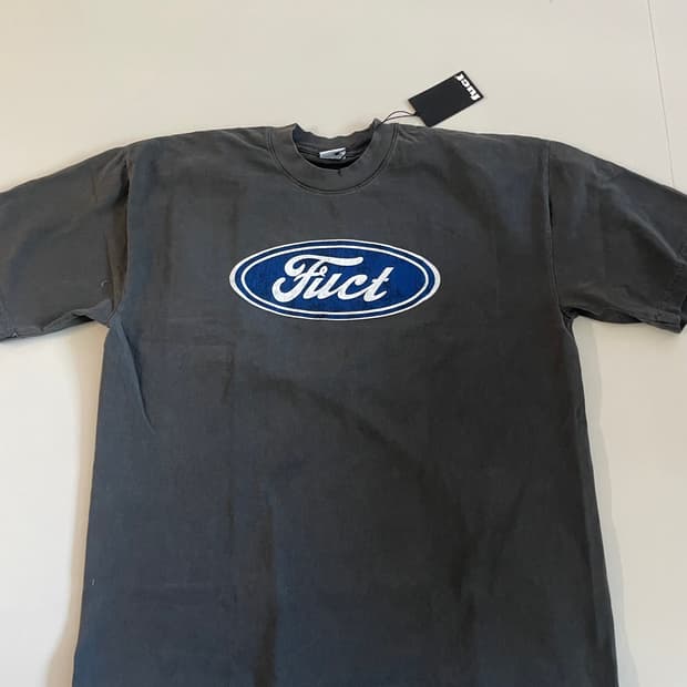 [L] 퍽트 오발로고 반팔티 빈티지 블랙