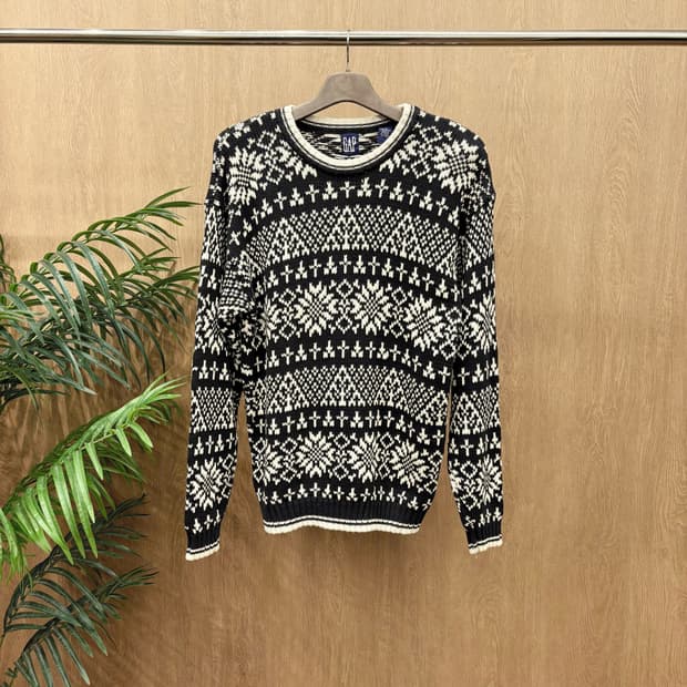 갭 라운드넥 긴팔 코튼 니트 페어아일 노르딕 패턴 디테일 블랙 아이보리