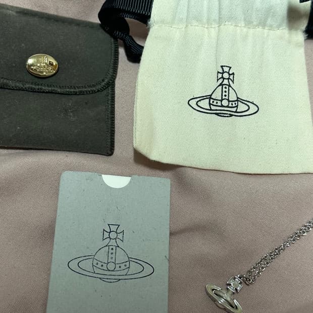 비비안웨스트우드 시모네타 바스릴리프 실버 목걸이