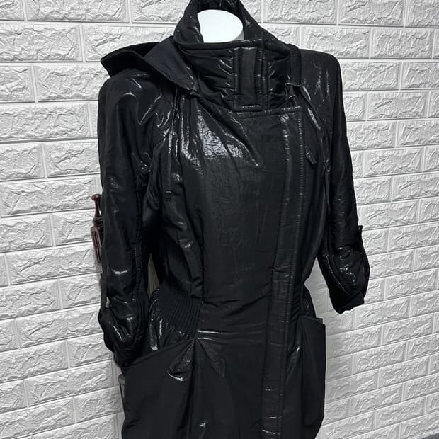 오브제 글로시 코팅 다운 코트