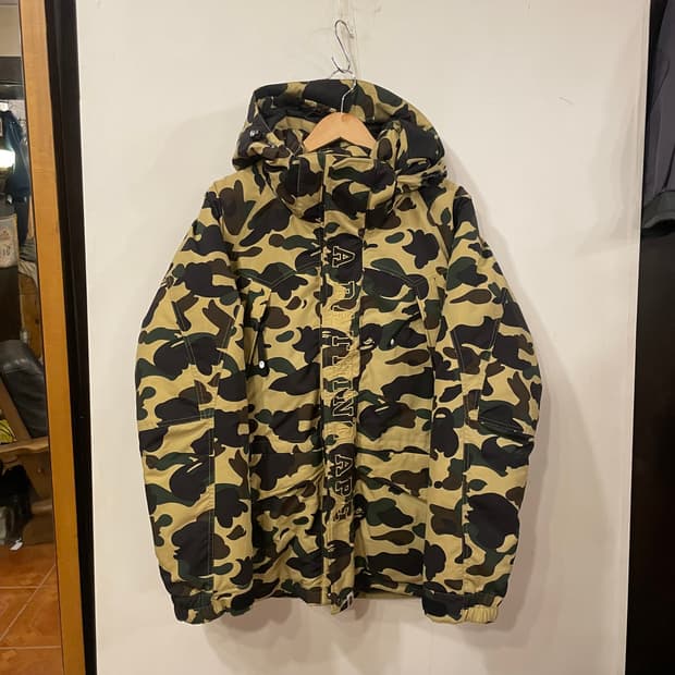 베이프 퍼스트카모 황계 패딩