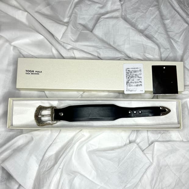 토가 풀라 웨스턴 버클 레더 브레이슬릿