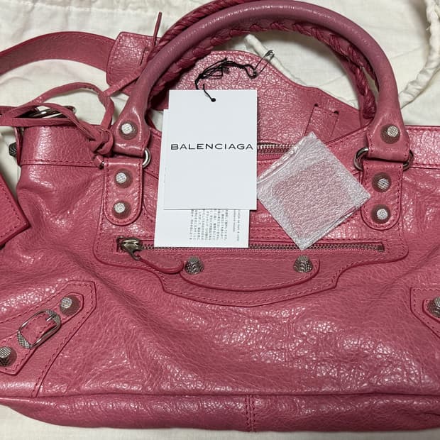 발렌시아가 퍼스트 시티백