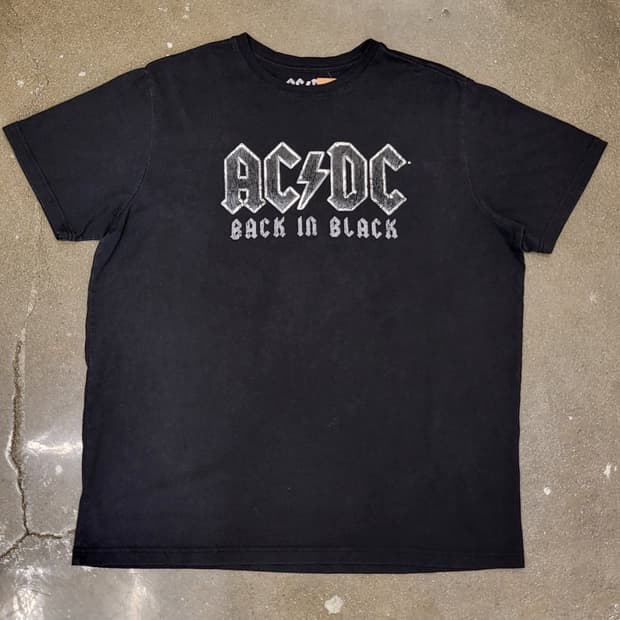 AC/DC 백 인 블랙 반팔 티셔츠