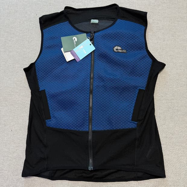 네파 배색 메쉬 바람막이 조끼