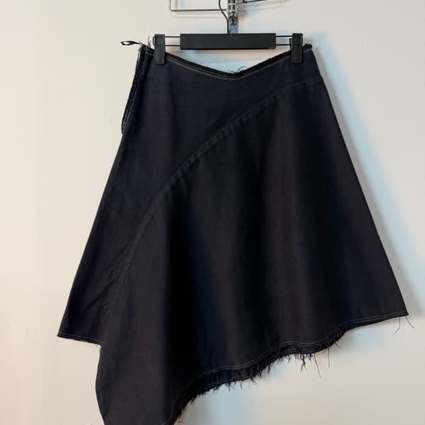 꼼데가르송 비대칭 미디 스커트 