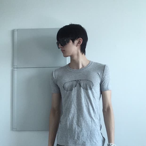 D&G aviator sunglasses tee
