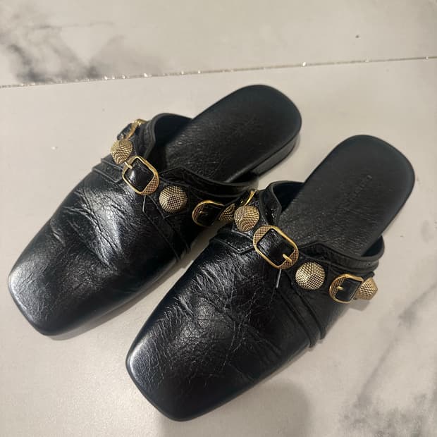 발렌시아가 코지 카고 뮬 팔아요