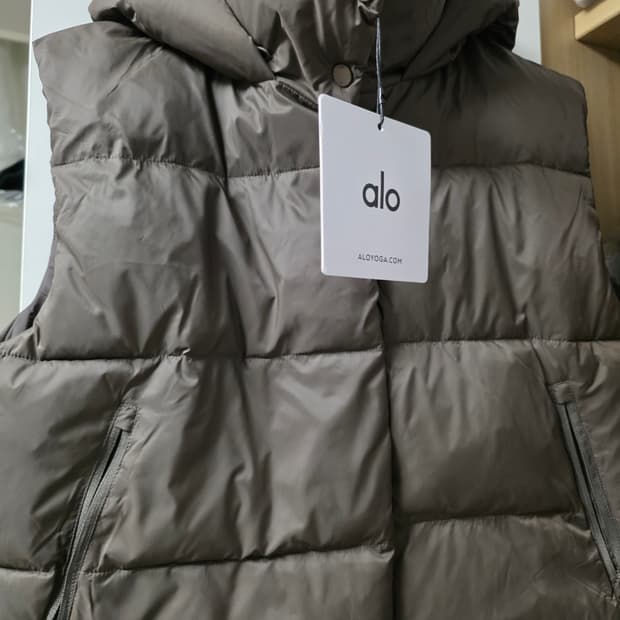 알로 브라운 패딩 조끼